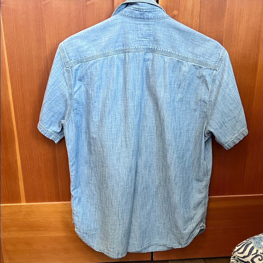 GAP Light Blue Short Sleeve Denim Button-Up Shirt - Picture 3 of 3